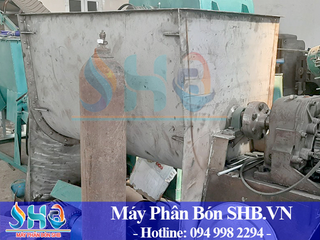 may-tron-phan-bon
